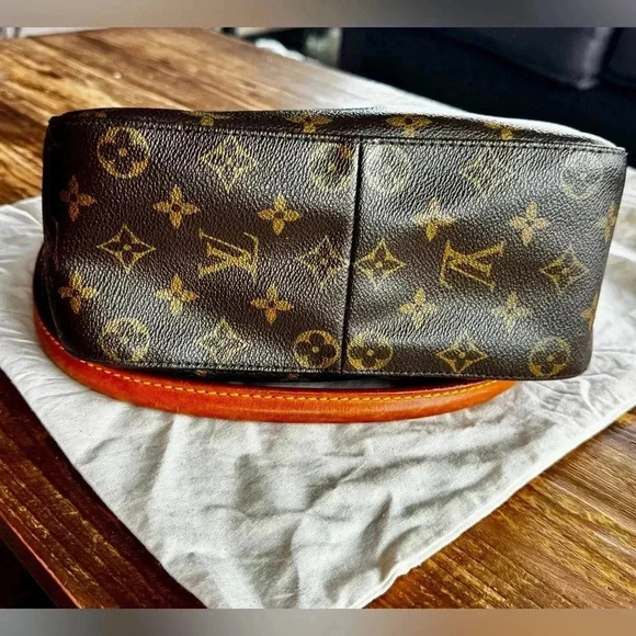 Authentic Louis Vuitton Looping MM Monogram Shoulder Bag - Picture 10 of 14